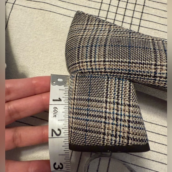 J CREW
CELIA PUMP WITH JEWEL IN GLEN PLAID - Picture 5 of 5